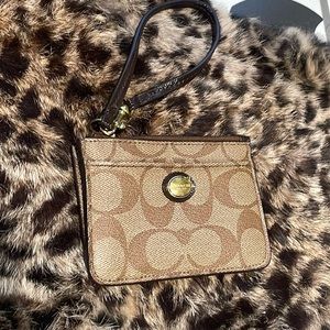 Coach ✨ wristlet